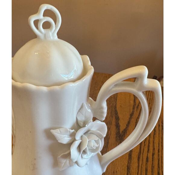 Grace’s Teaware Raised Rose Victorian Tall Coffee or Tea pot 48oz - Picture 3 of 7